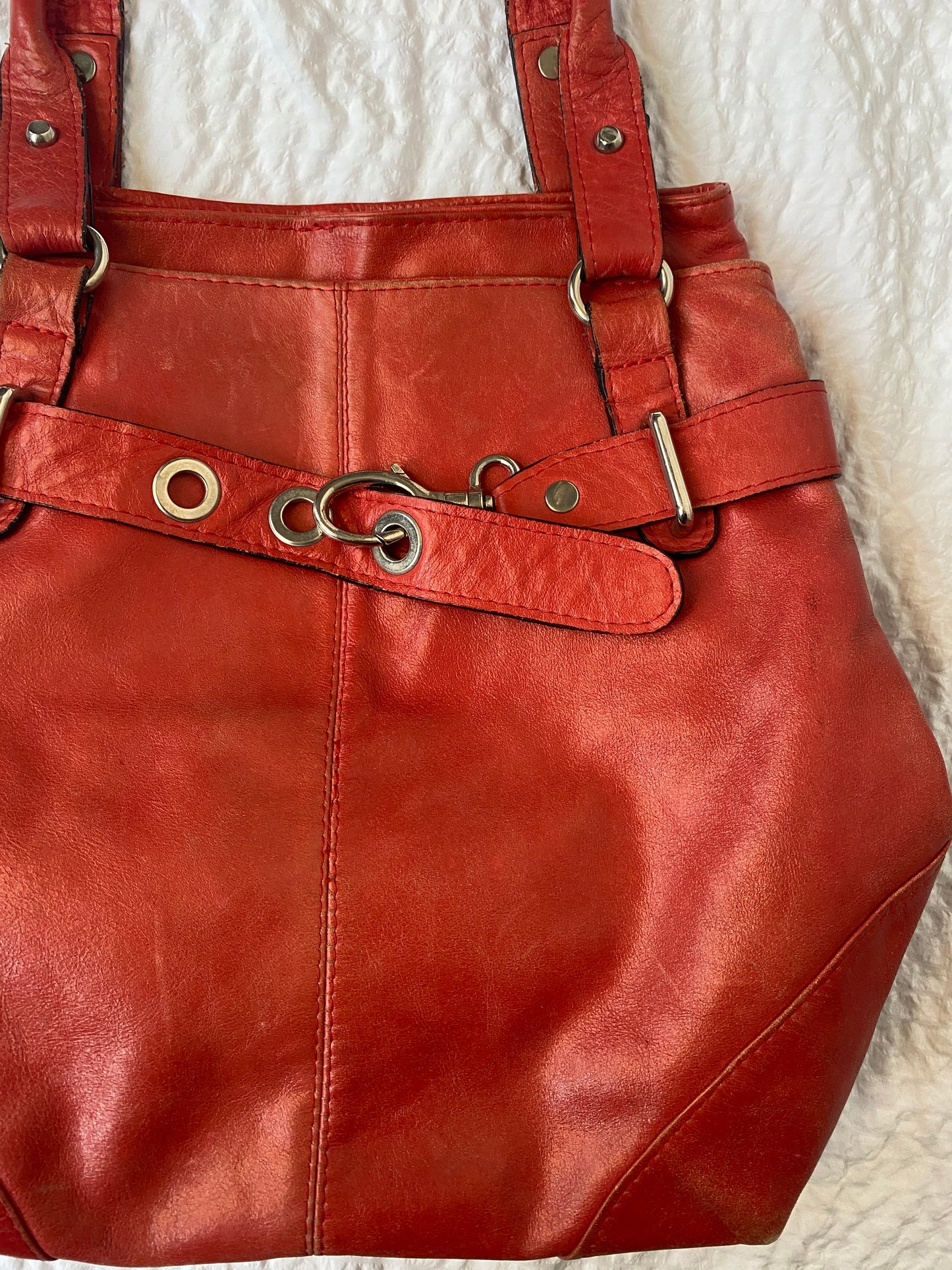 Rote Leder Handtasche mit Silber Schnallen baggy Hobo Stil