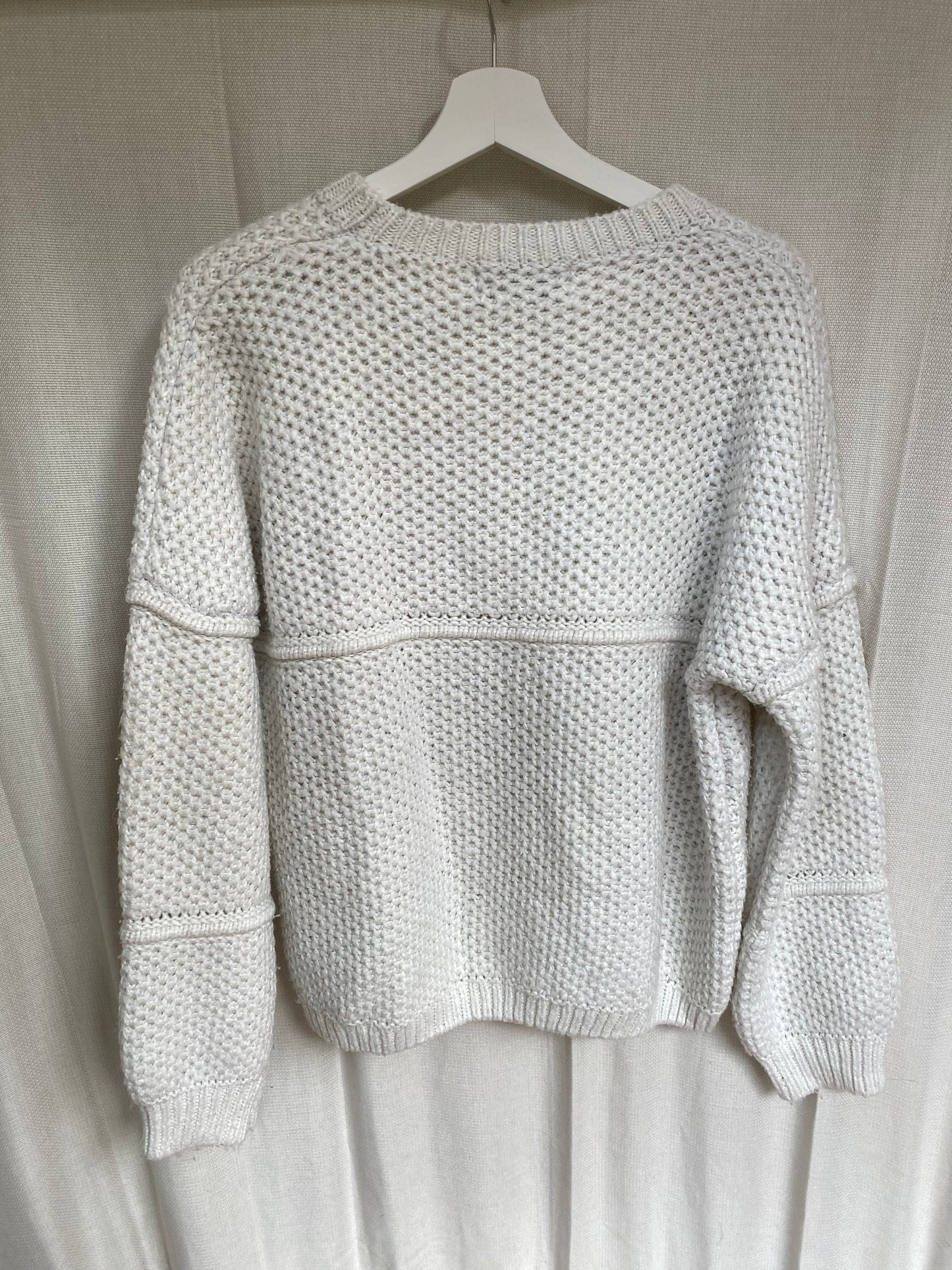 Offwhite farbener Ajour-Muster Lochstrick Pullover, baggy, M