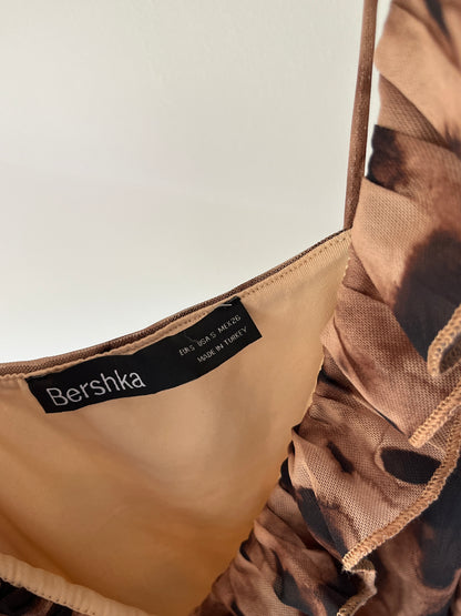 Leo-Muster Minikleid von Bershka braun beige mit Volants, S