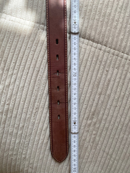 Matter Gürtel in dunkelrot mit eckiger Schnalle, TW 75