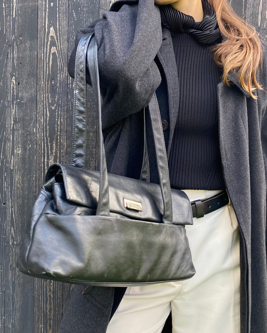 Elegante Echtleder Handtasche in schwarz im Baguette Stil