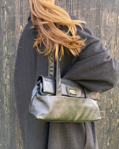 Elegante Echtleder Handtasche in schwarz im Baguette Stil