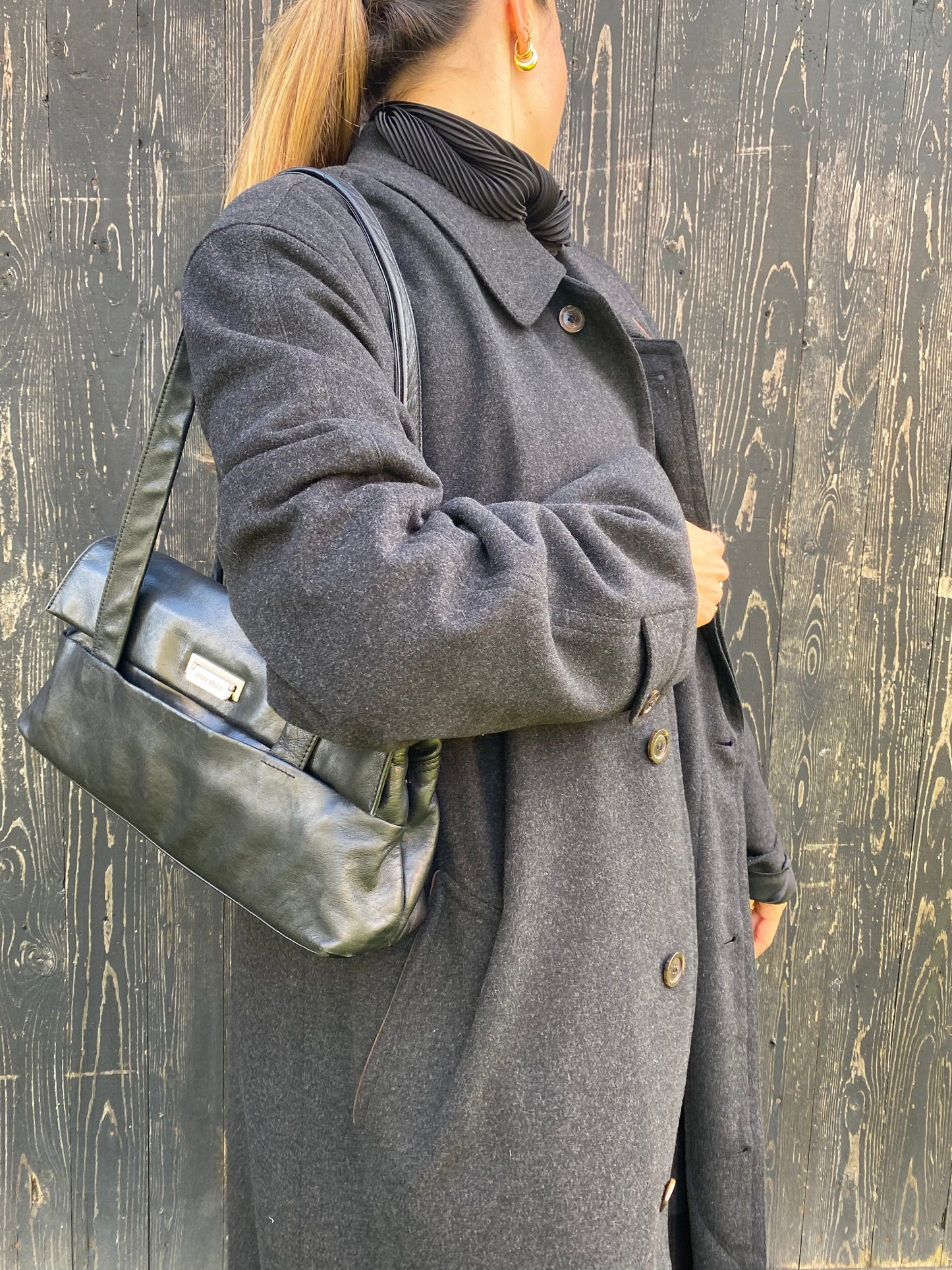 Elegante Echtleder Handtasche in schwarz im Baguette Stil