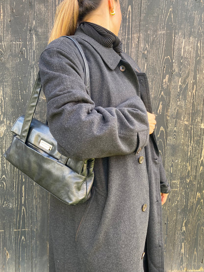 Elegante Echtleder Handtasche in schwarz im Baguette Stil