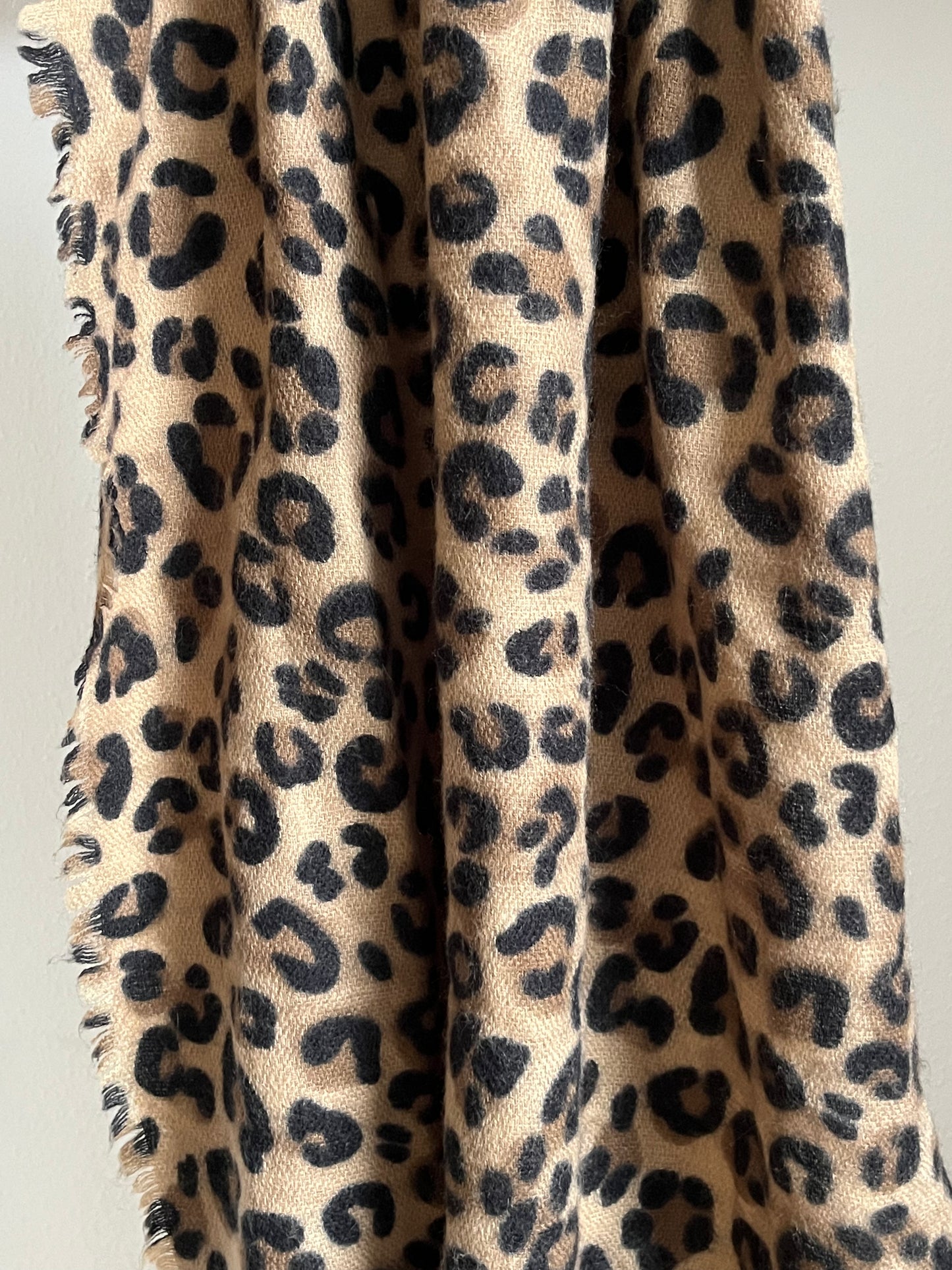 Leo-Schal in braun-schwarz mit Animalprint, weich und groß