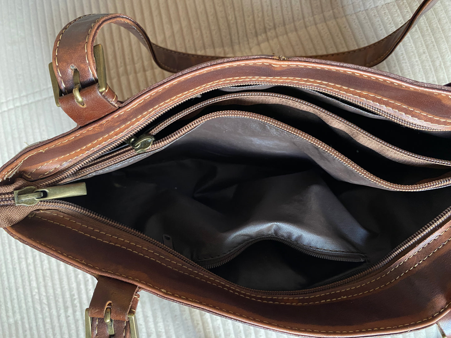 Pre-loved braune klassische Schulter Handtasche mit Reißverschluss