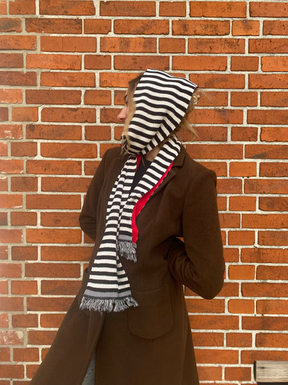 Gestreifter Schal in schwarz-weiß mit rot, schmal und lang