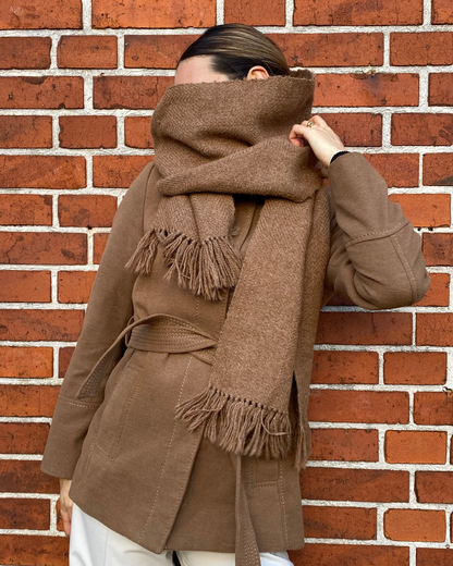 Hellbrauner dicker Schal mit Fransen, cozy scarf in camel braun