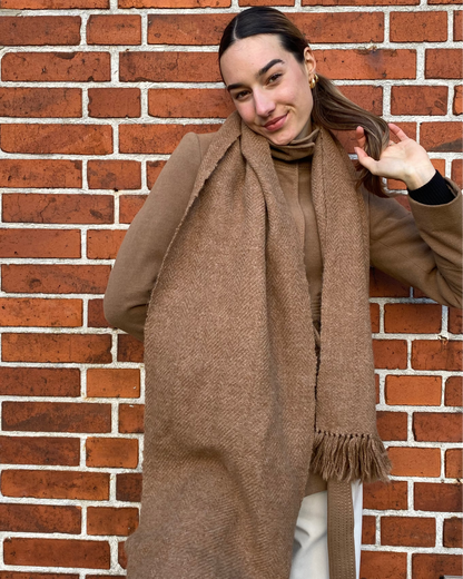 Hellbrauner dicker Schal mit Fransen, cozy scarf in camel braun
