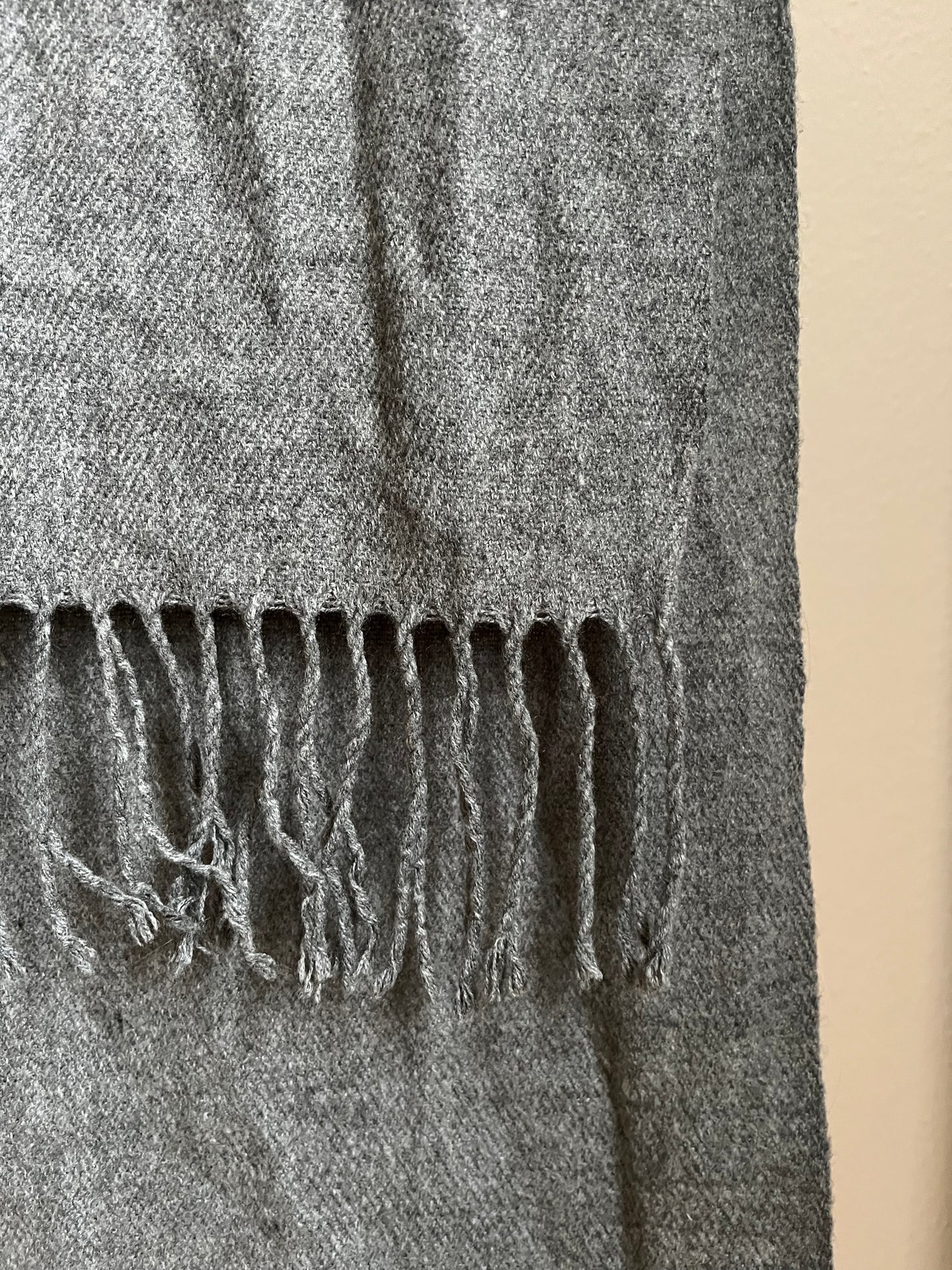 Grauer Schal mit Fransen, Basic Piece von Jack & Jones