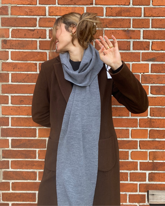 Hochwertiger Giesswein Merinowolle Schal Modell Laubeneck in schiefer grau