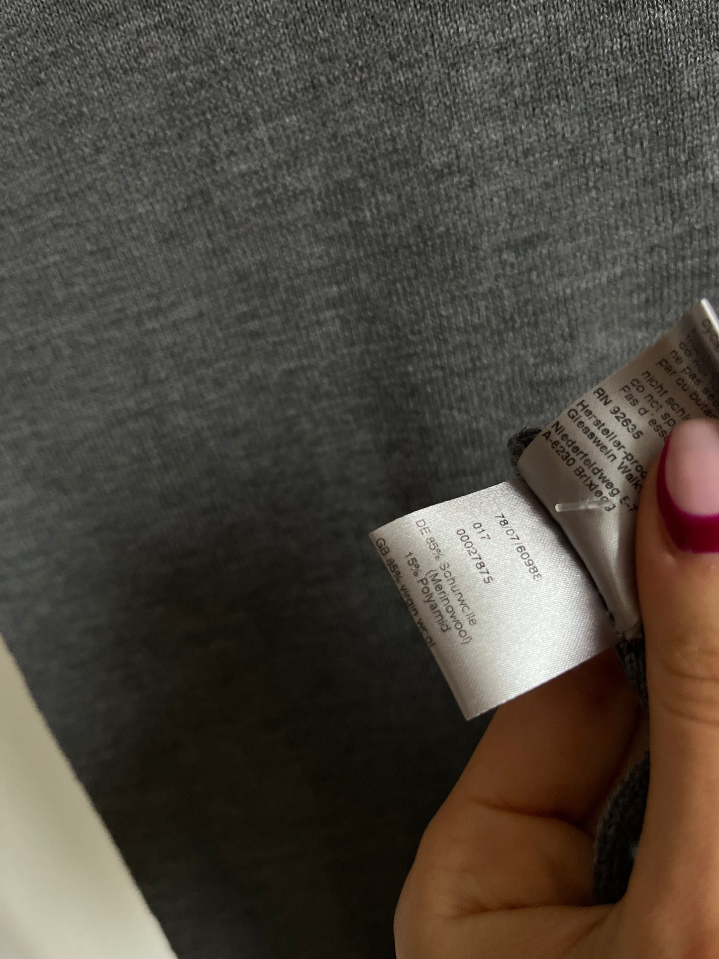 Hochwertiger Giesswein Merinowolle Schal Modell Laubeneck in schiefer grau