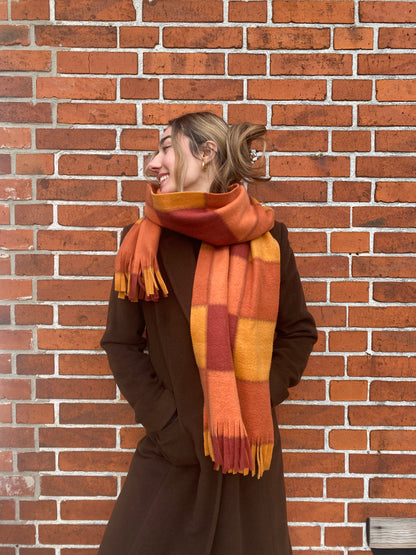 Wunderschöner Fleece Schal in orange rot gelb Karo-Muster, warm und cozy