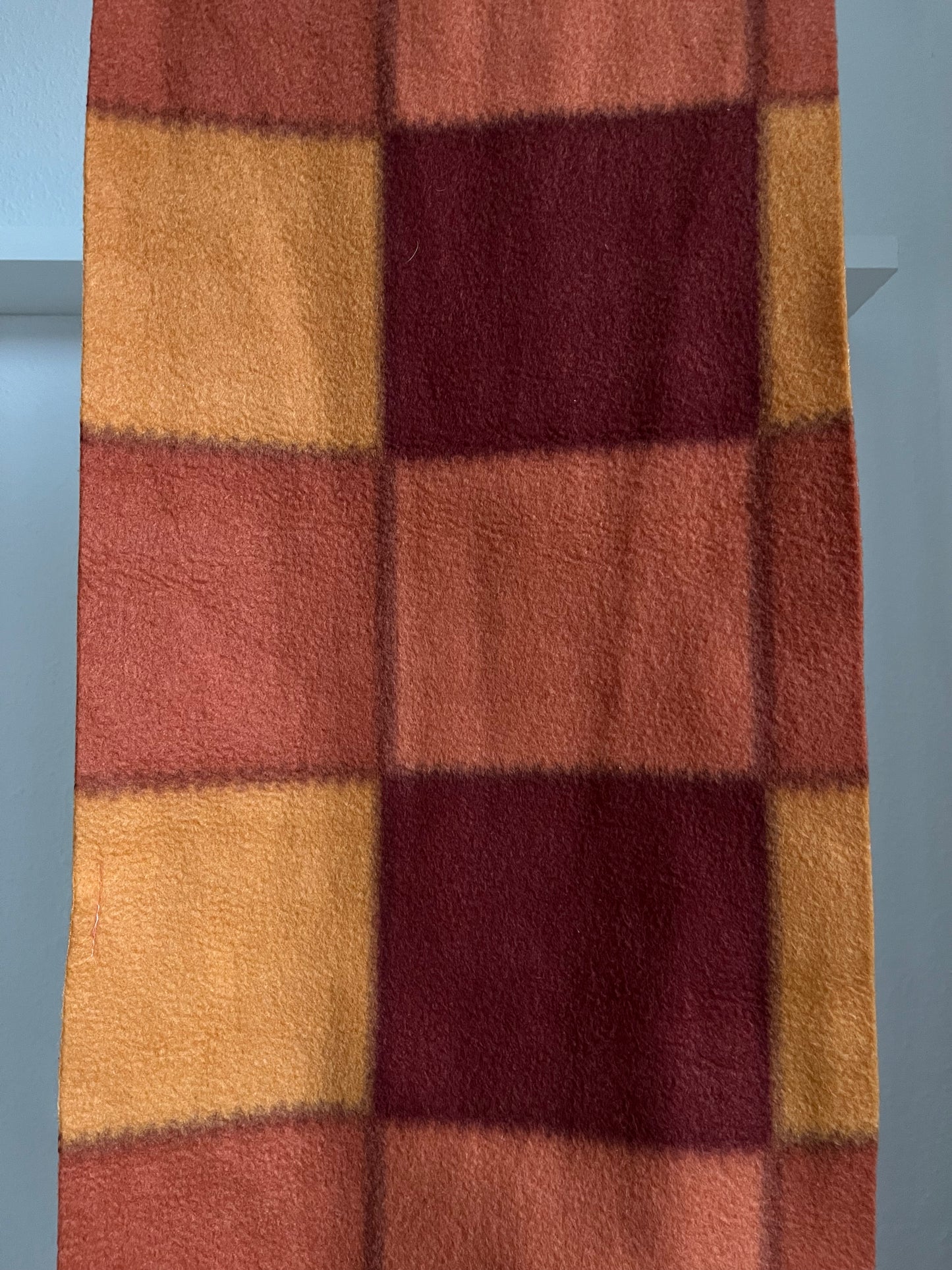 Wunderschöner Fleece Schal in orange rot gelb Karo-Muster, warm und cozy