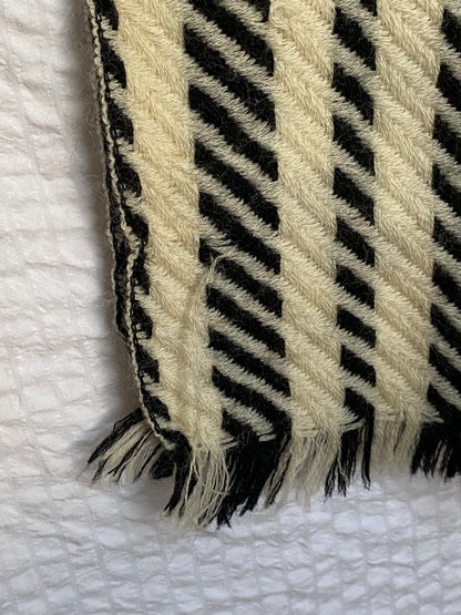 Hooded Scarf Vintage Kapuzenschal in creme mit schwarzen Streifen