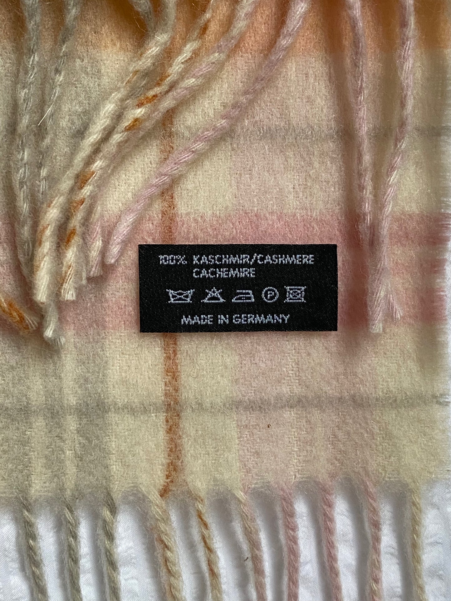 Weicher Kaschmir Schal in rosa weiß creme kariert mit Fransen