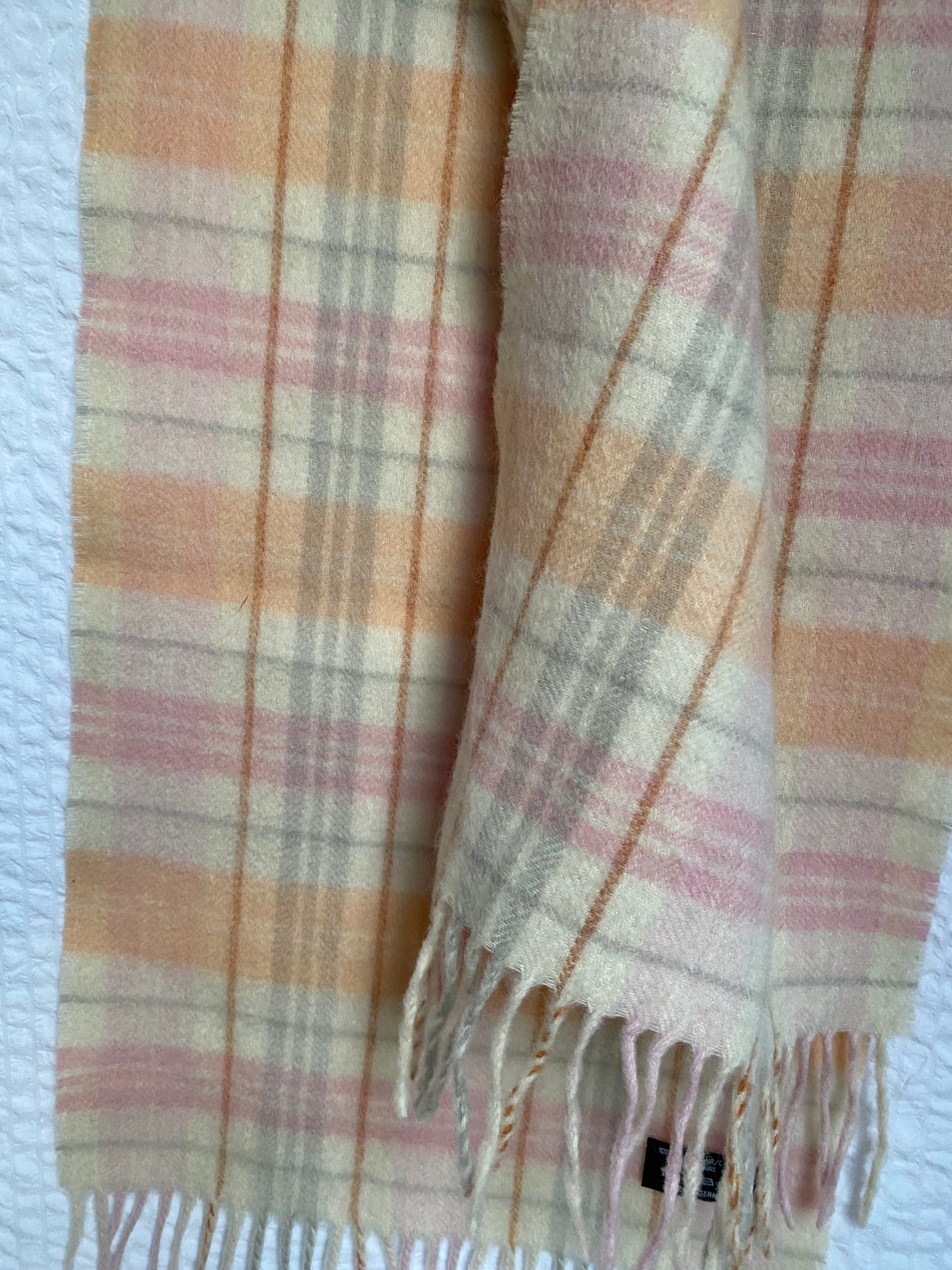 Weicher Kaschmir Schal in rosa weiß creme kariert mit Fransen