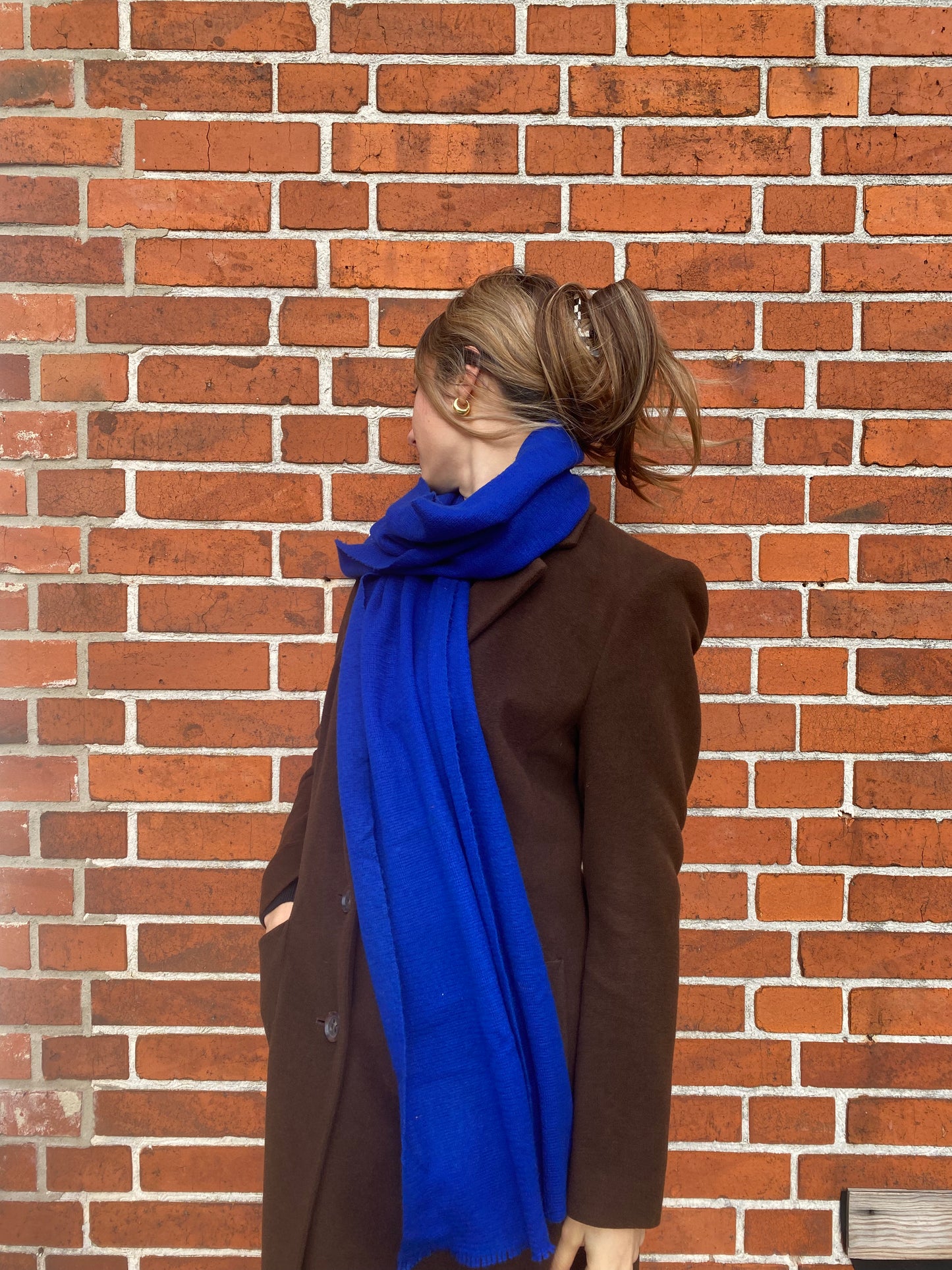 Arzurblauer weicher Maxischal, cozy in royalblau