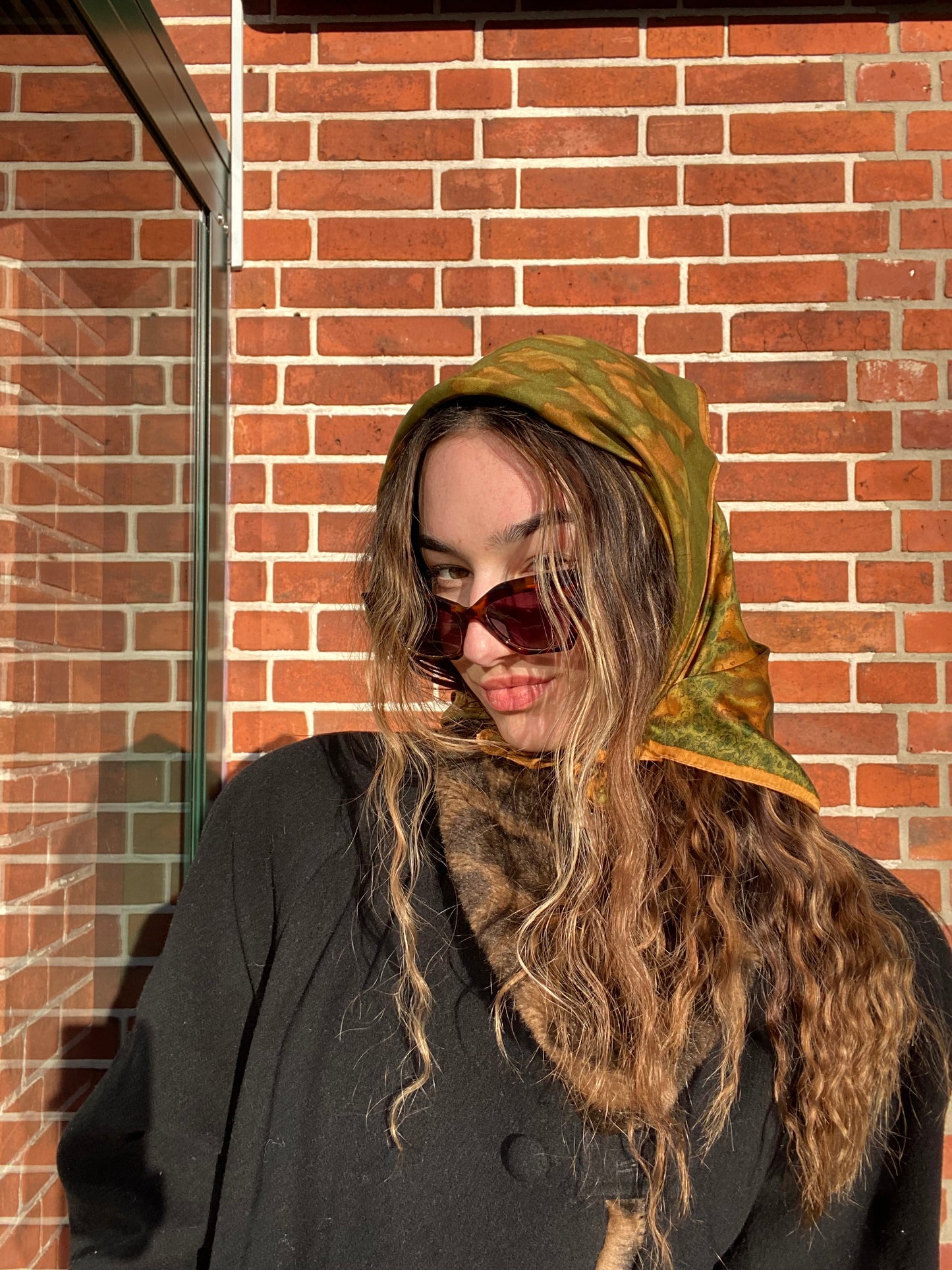 Gemustertes Seidentuch, quadratisch in grün gold