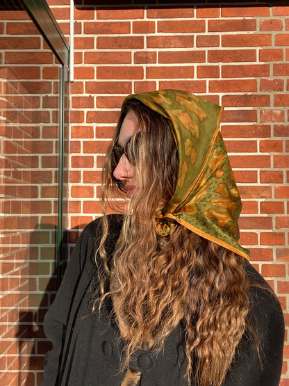 Gemustertes Seidentuch, quadratisch in grün gold