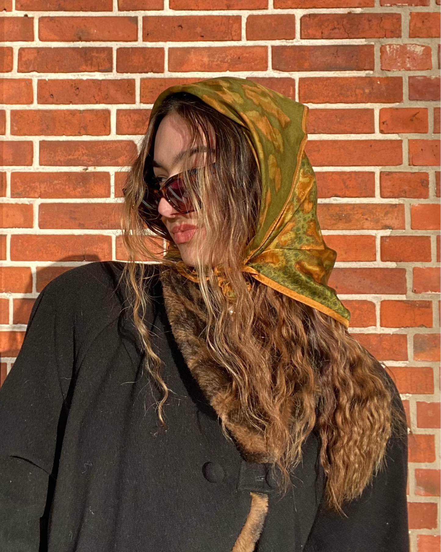 Gemustertes Seidentuch, quadratisch in grün gold