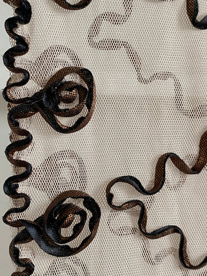 Verziertes halbtransparentes Tuch in beige braun bronze