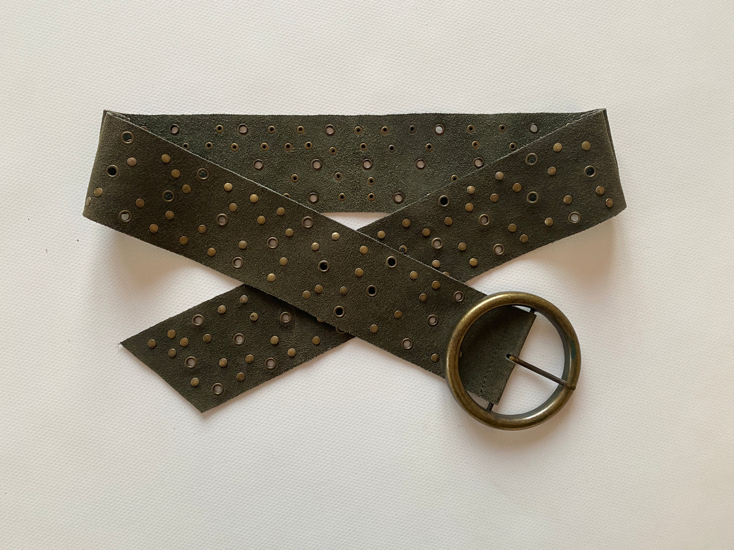 Breiter Wildleder-Optik Gürtel in khaki mit Verzierung, low waist, Onesize