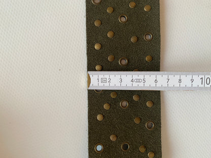 Breiter Wildleder-Optik Gürtel in khaki mit Verzierung, low waist, Onesize