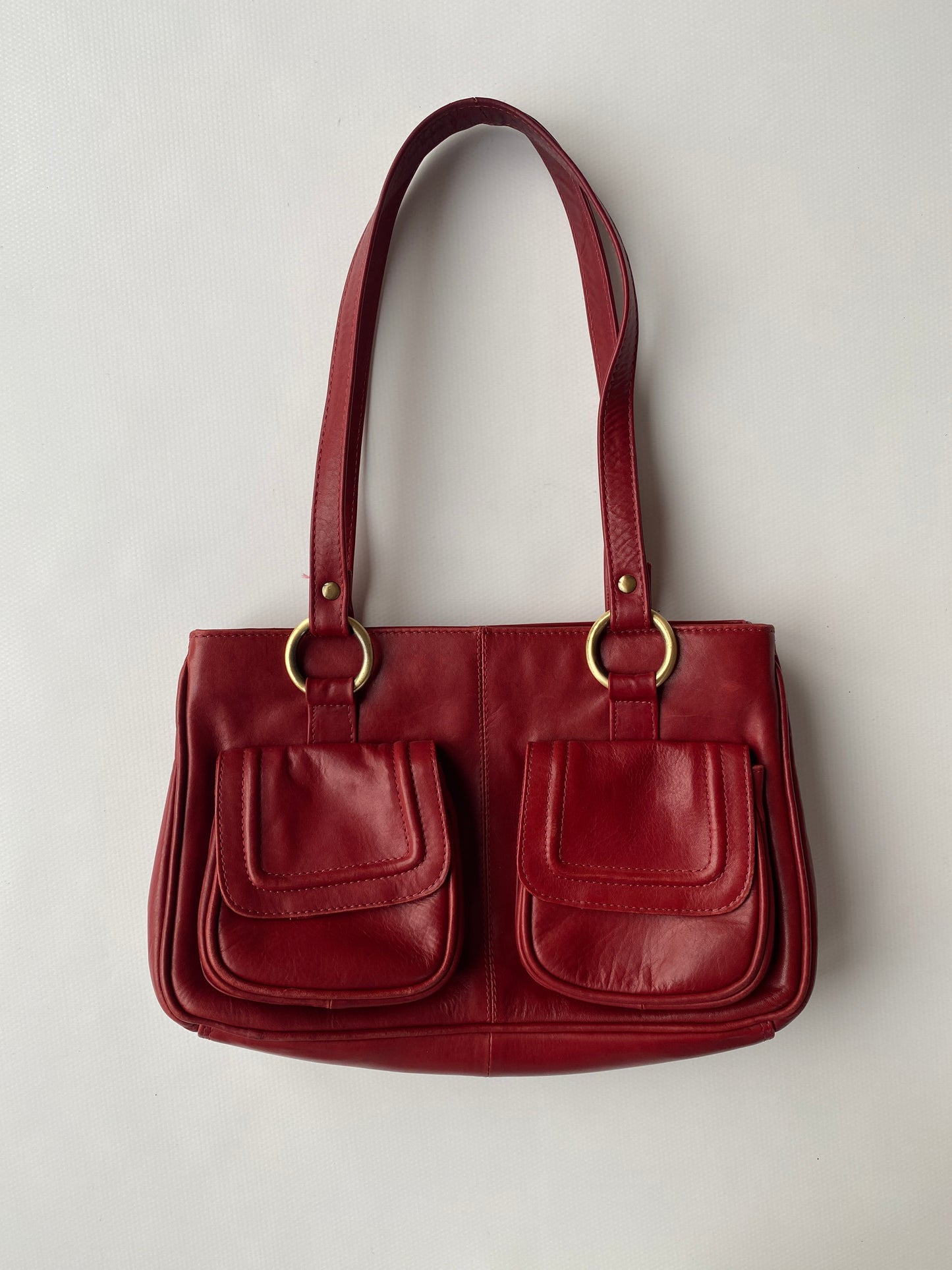 Echtleder Handtasche Lloyd Baker in dunkelrot mit goldenen Ringen, hochwertig