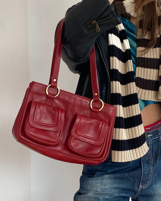 Echtleder Handtasche Lloyd Baker in dunkelrot mit goldenen Ringen, hochwertig