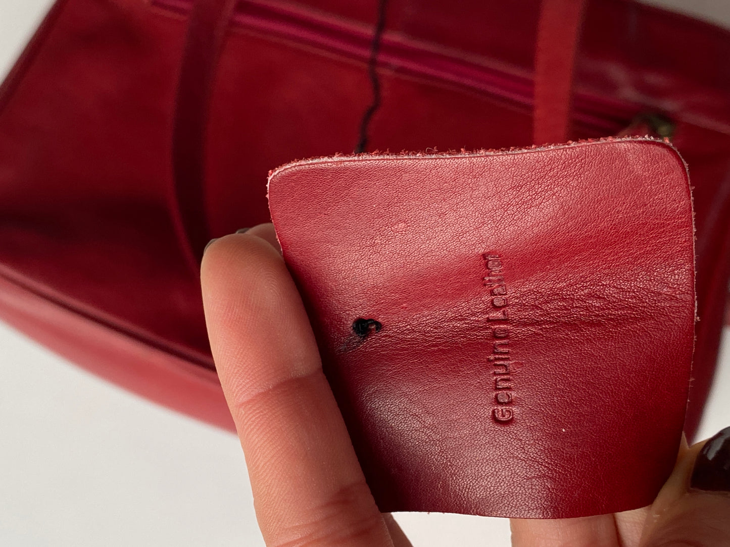 Echtleder Handtasche Lloyd Baker in dunkelrot mit goldenen Ringen, hochwertig