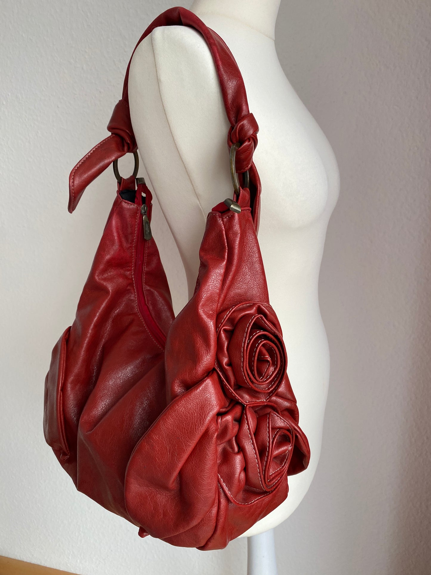 Slouchy Rose Handtasche Kunstleder 3D Verzierung, Schultertasche mit Ringen