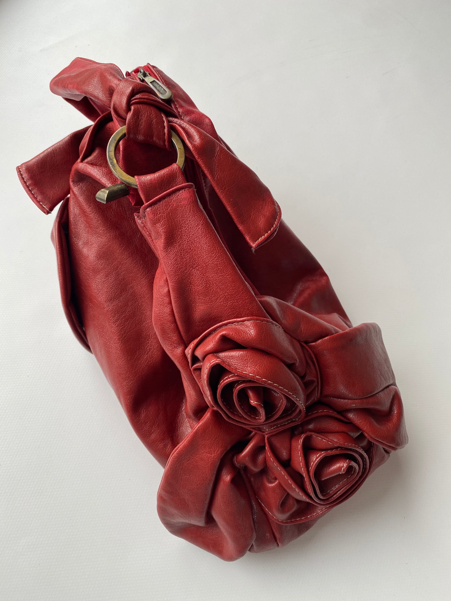 Slouchy Rose Handtasche Kunstleder 3D Verzierung, Schultertasche mit Ringen