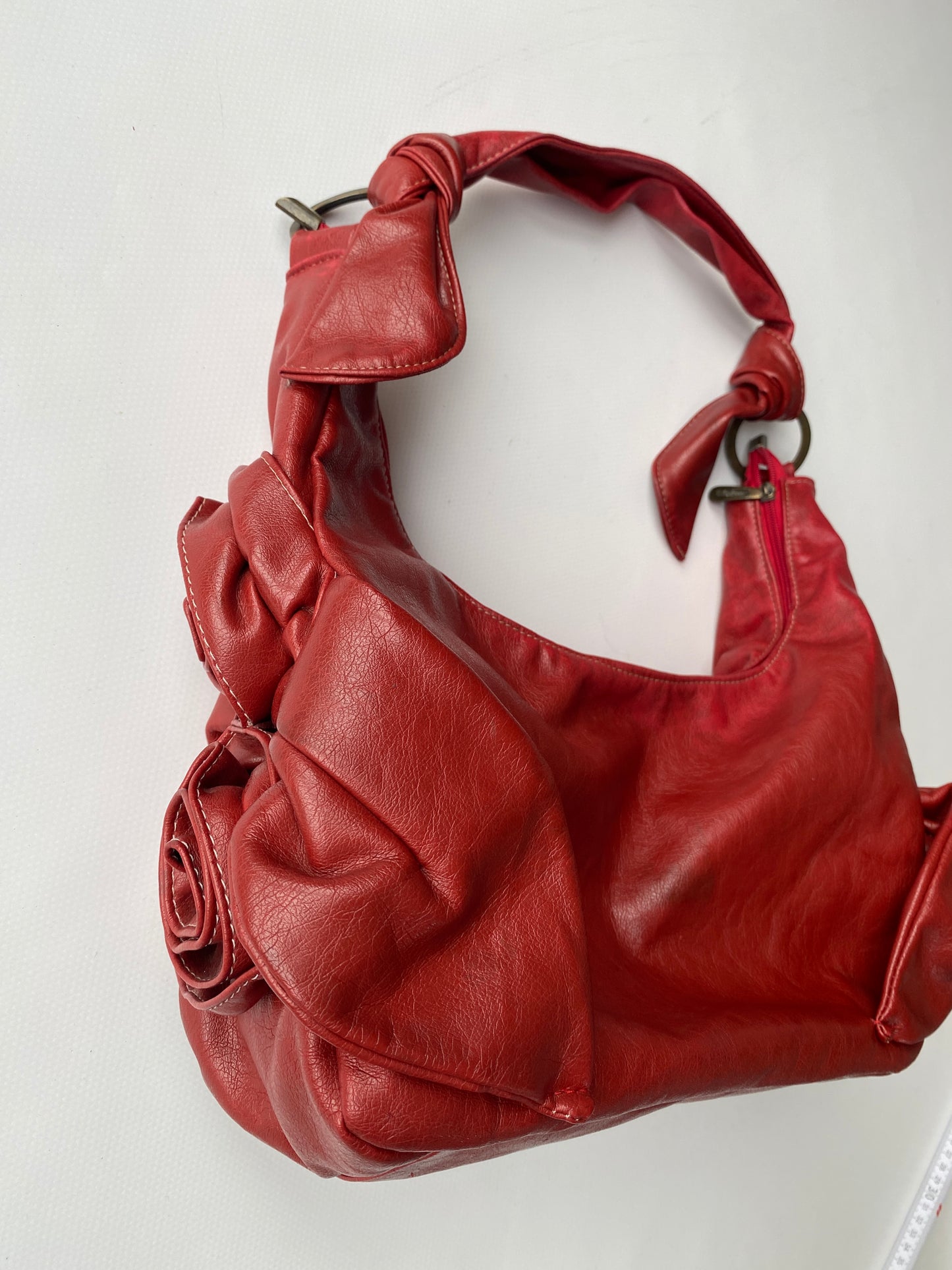 Slouchy Rose Handtasche Kunstleder 3D Verzierung, Schultertasche mit Ringen