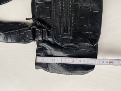 Schwarze Kunstleder Baguette Bag mit Muster Prägung mit Silberringen