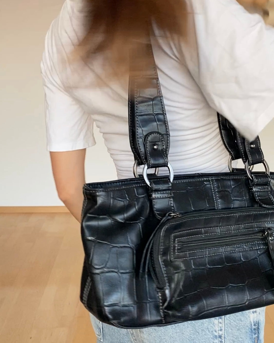 Schwarze Kunstleder Baguette Bag mit Muster Prägung mit Silberringen