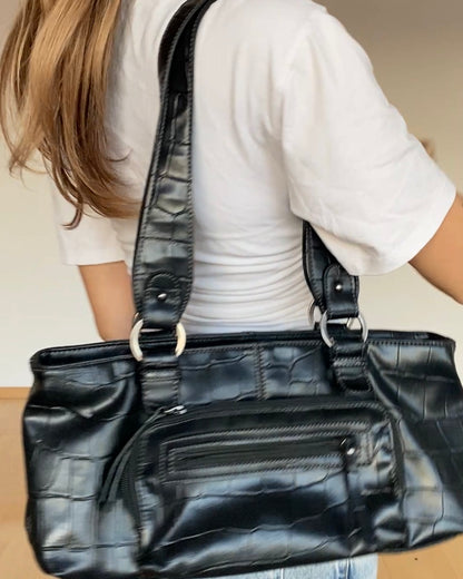Schwarze Kunstleder Baguette Bag mit Muster Prägung mit Silberringen