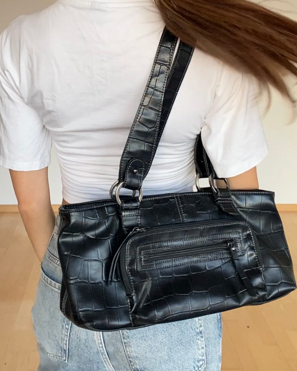Schwarze Kunstleder Baguette Bag mit Muster Prägung mit Silberringen