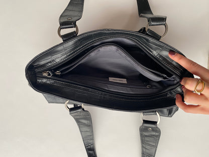 Schwarze Kunstleder Baguette Bag mit Muster Prägung mit Silberringen