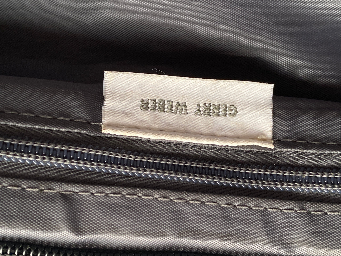 Schwarze Kunstleder Baguette Bag mit Muster Prägung mit Silberringen