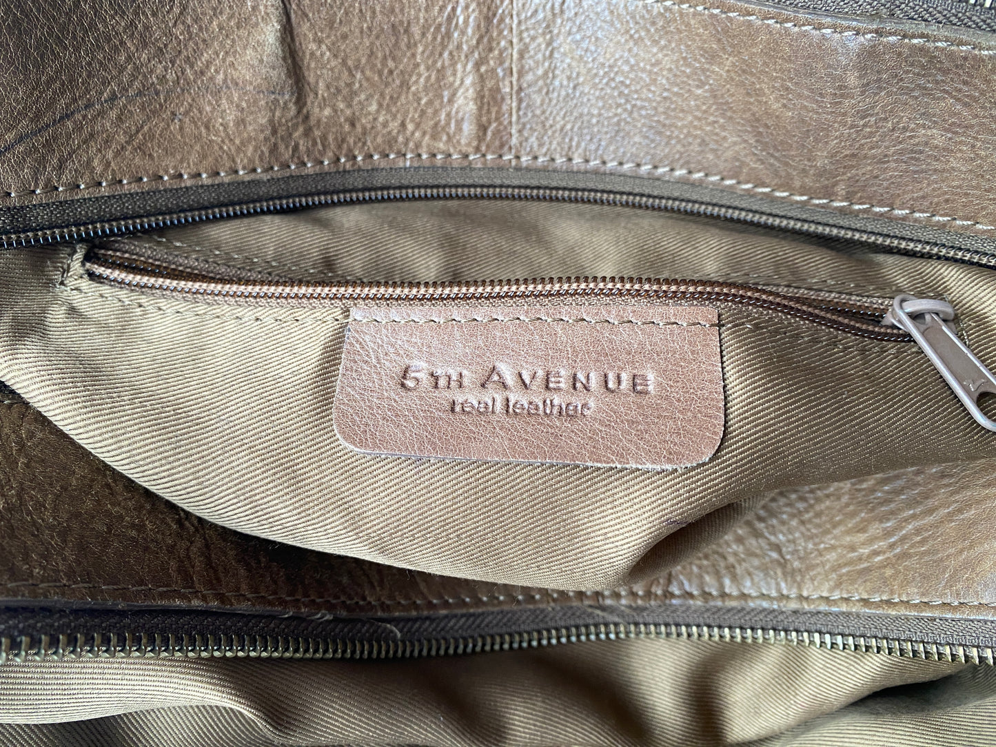 Echtledertasche 5th Avenue in hellbraun mit Crossbody Gurt