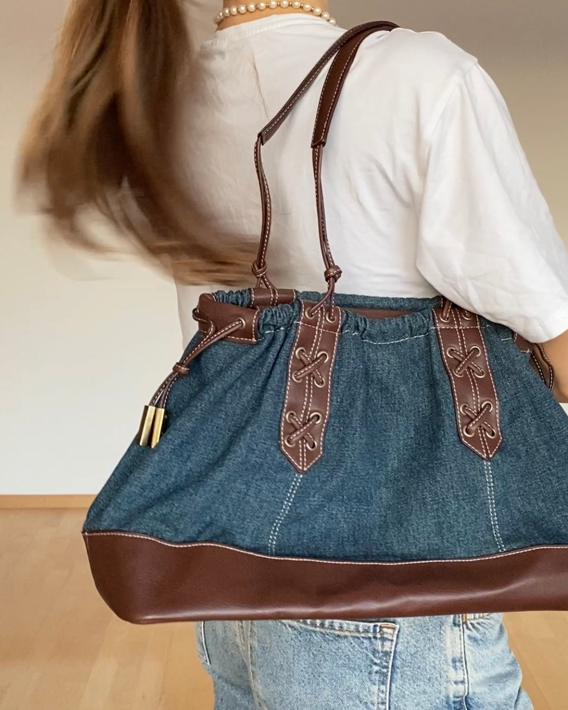 Materialmix Handtasche von Esprit in braun denim blau