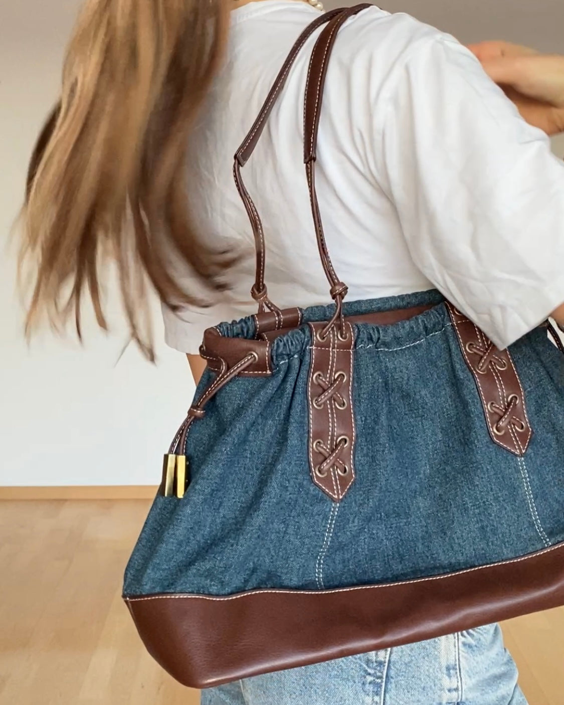 Materialmix Handtasche von Esprit in braun denim blau