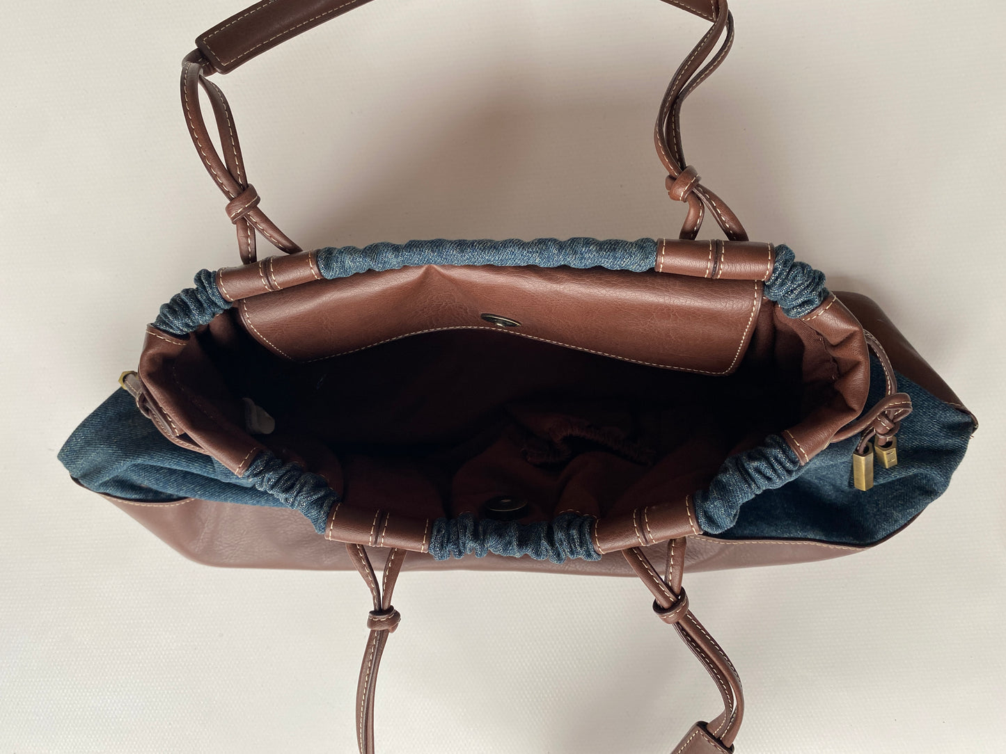 Materialmix Handtasche von Esprit in braun denim blau