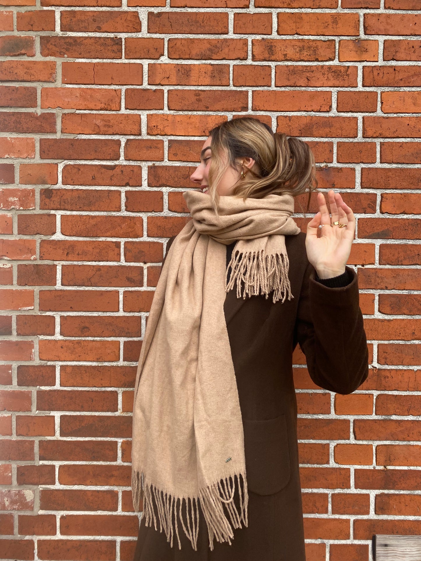 OPUS Schal in hellbraun beige kamel mit Fransen