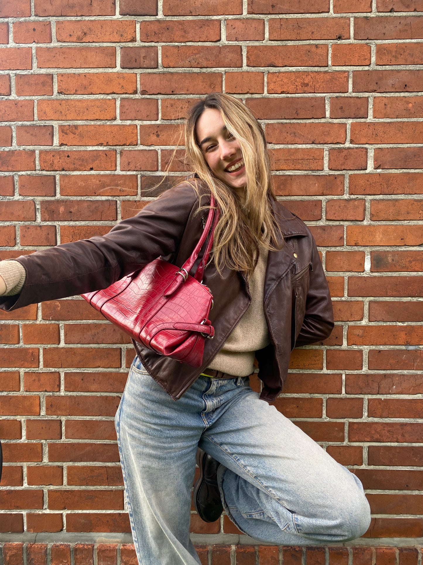 L.Credi Leder Handtasche Schulter in rot mit Kroko-Prägung