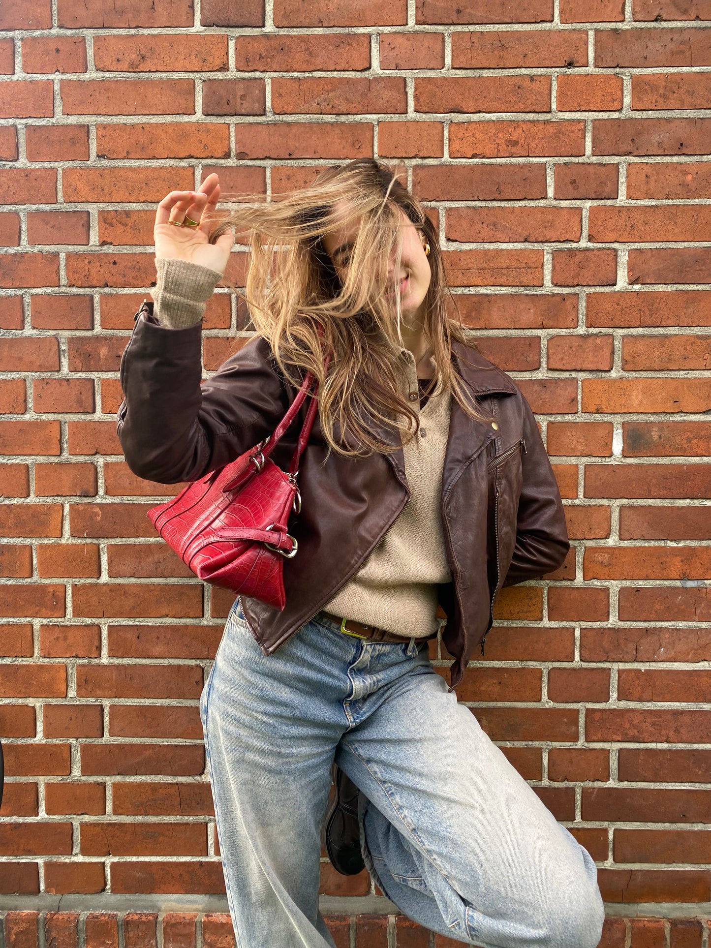 L.Credi Leder Handtasche Schulter in rot mit Kroko-Prägung