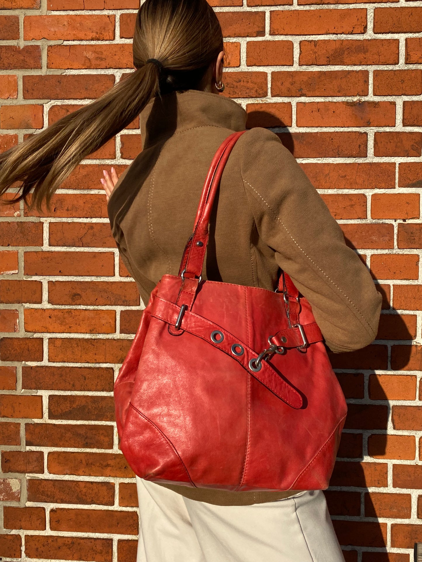 Rote Leder Handtasche mit Silber Schnallen baggy Hobo Stil
