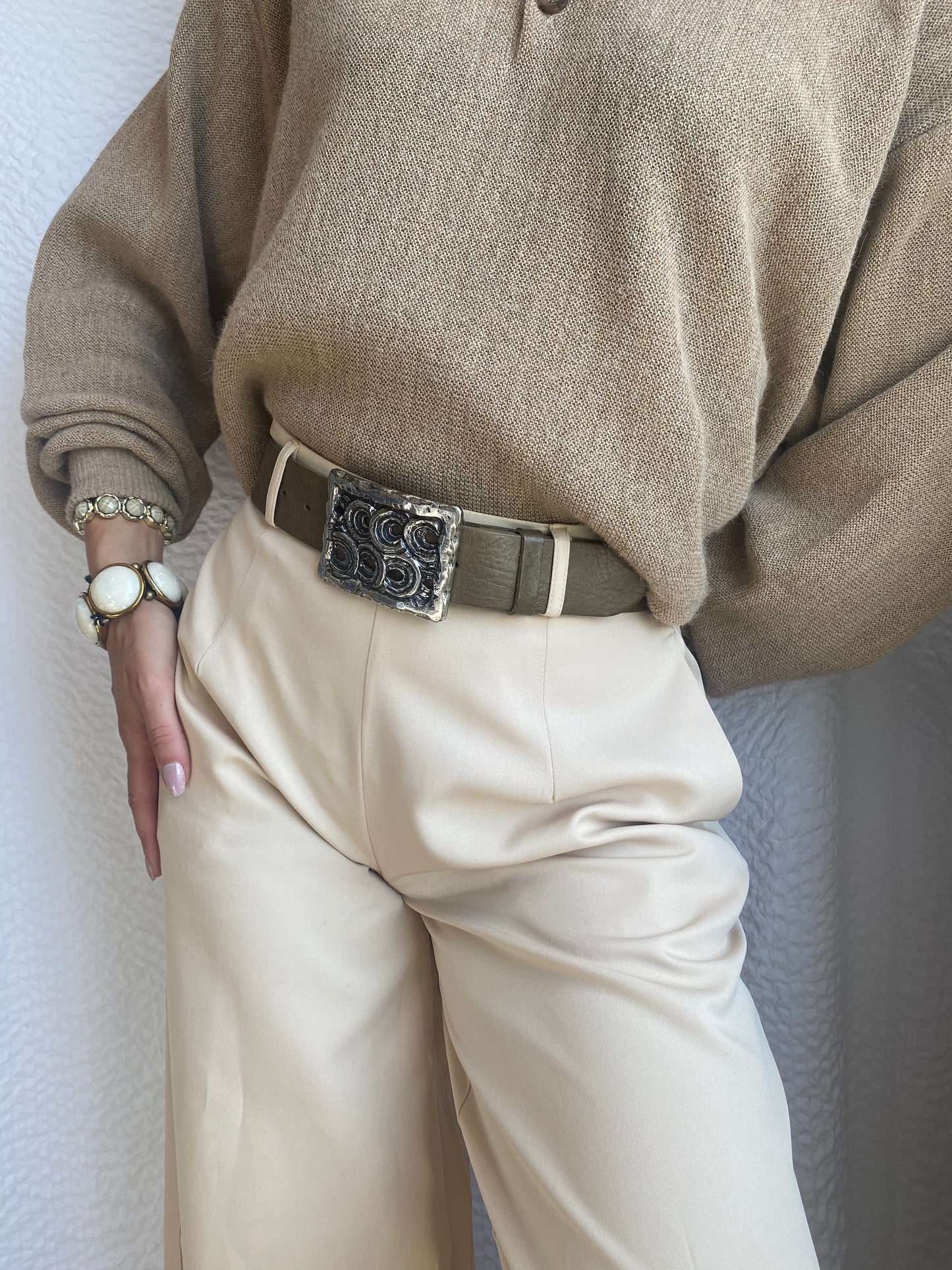 Ledergürtel taupe mit verzierter Silber-Metall-Schnalle, TW 95