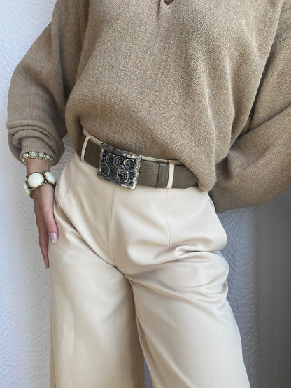 Ledergürtel taupe mit verzierter Silber-Metall-Schnalle, TW 95